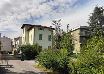 VILLA INDIPENDENTE CON GIARDINO IN CENTRO