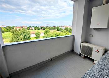  Bilocale recente con loggia, cantina e garage – Villa Ferro