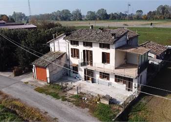 Casa semindipendente con area cortilizia privata a Priorato di Fontanellato