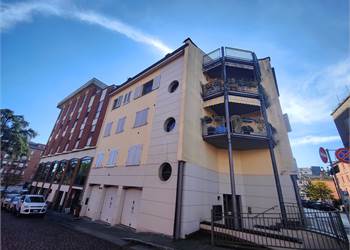 APPARTAMENTO IN CENTRO CON GARAGE