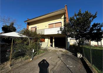 CASA INDIPENDENTE ZONA CENTRALE SORAGNA