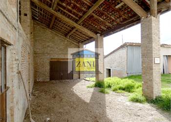 CASA COLLINARE CON TERRENO