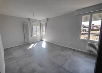 APPARTAMENTO TRE CAMERE CENTRO CON GARAGE