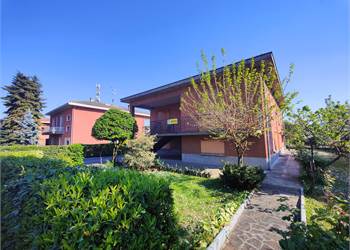 VILLA MONOFAMILIARE CON GIARDINO