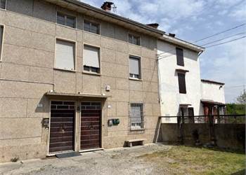 PORZIONE DI CASA CON INGRESSO INDIPENDENTE
