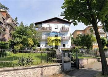 IMMOBILE DI PREGIO A 200 M DALLE TERME BERZIERI