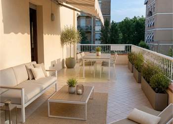 SIGNORILE CON TERRAZZO