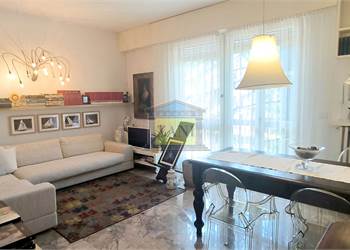 120 mq con possibilità di terza camera, garage e balconata
