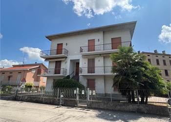 AMPIO APPARTAMENTO CON INGRESSO INDIPENDENTE